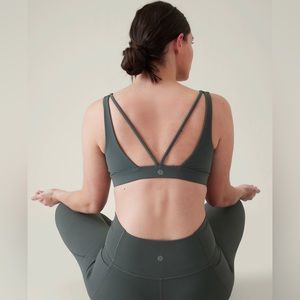 Athleta Exhale Bra D-DD+ in Large
Buttery-soft compression for low-impact suppor